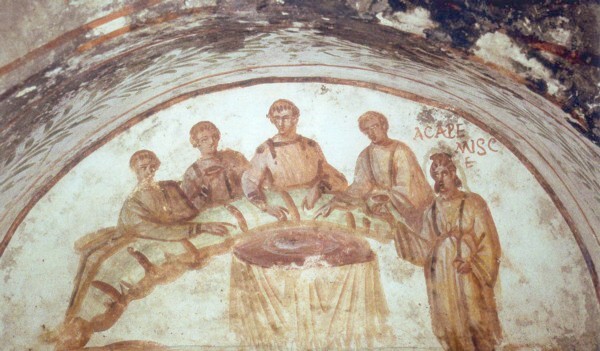 Ágape, fresco del siglo III o IV en la catacumba de Pedro y Marcelino