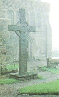 Cruz celta en el monasterio de Iona