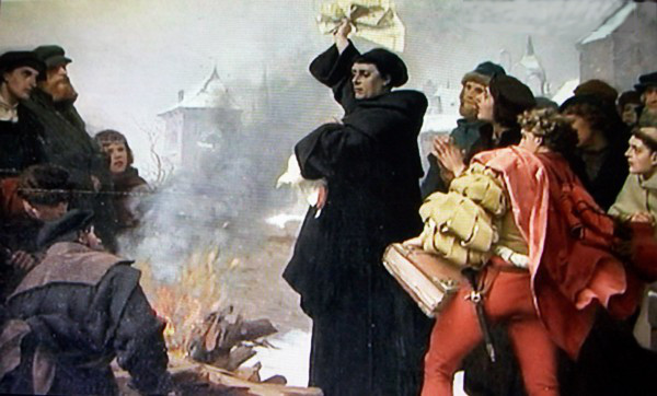 Desacato de Lutero quemando la bula del papa