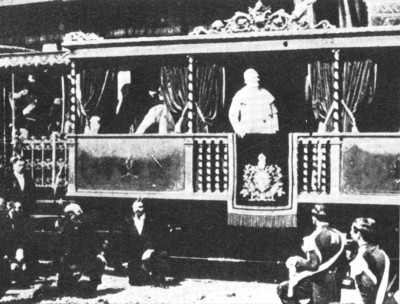 Pío IX recibe pleitesía en la estación de Roma